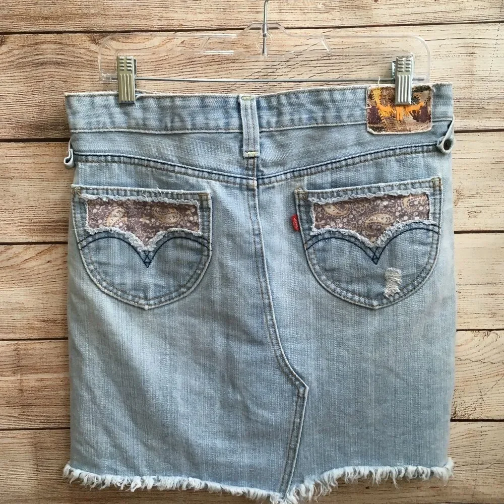 LEVIS DISTRESSED JEAN SKIRT‎